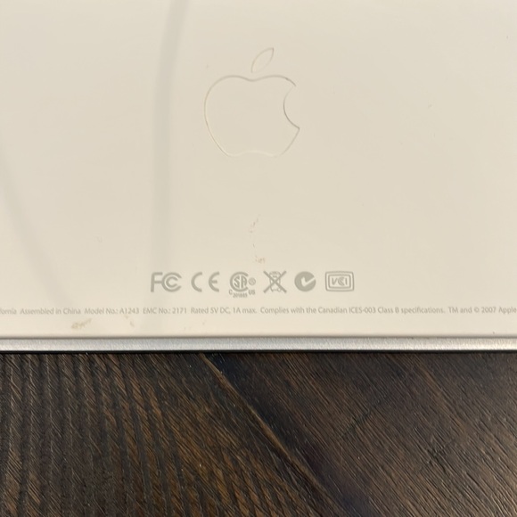 Apple Keyboard - Picture 3 of 3